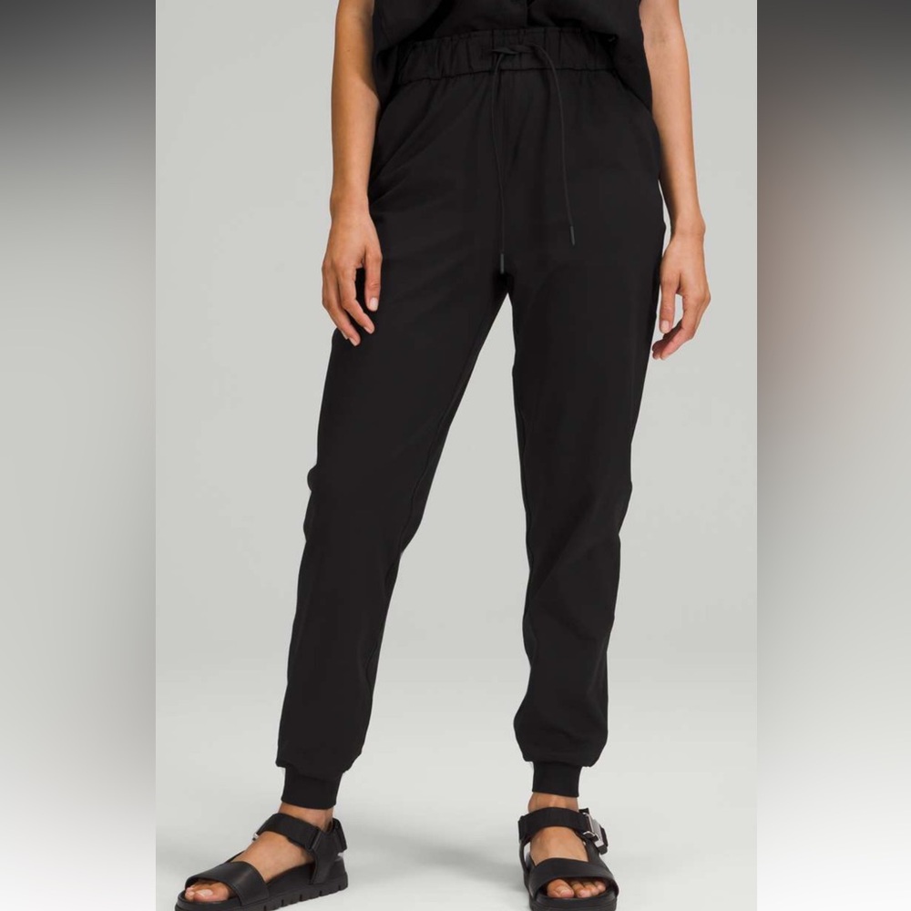 Lululemon Stretch High-Rise Jogger